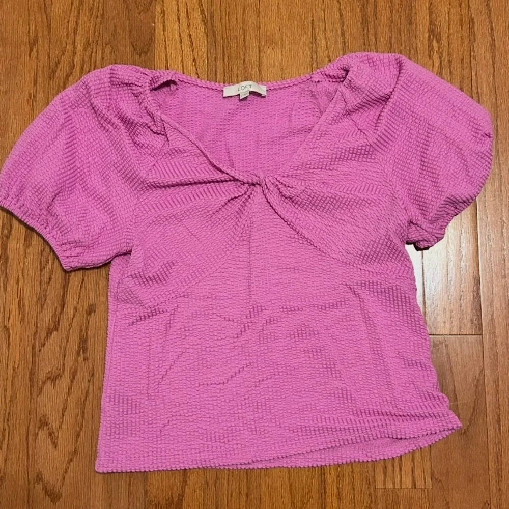 LOFT Pink Textured Puff Sleeve Top Size L Stretch Lightweight Material